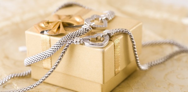Cadeau Saint Valentin : un bijou pour une femme en or